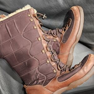 UGG Brown Lace Up Boots with Cream Lining